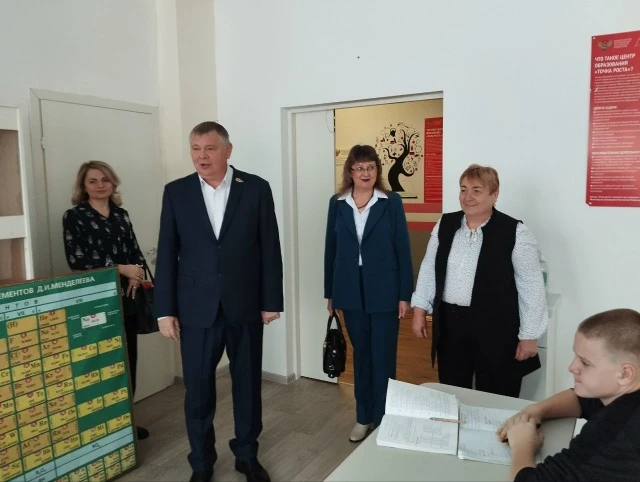 На встрече главы Краснозерского района с жителями Зубковского муниципального образования прозвучало, наверное, рекордное количество вопросов. Люди рассказывали откровенно о своих проблемах