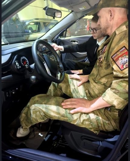 В Новосибирской области ветеранам специальной военной операции вручены ключи от автомобилей