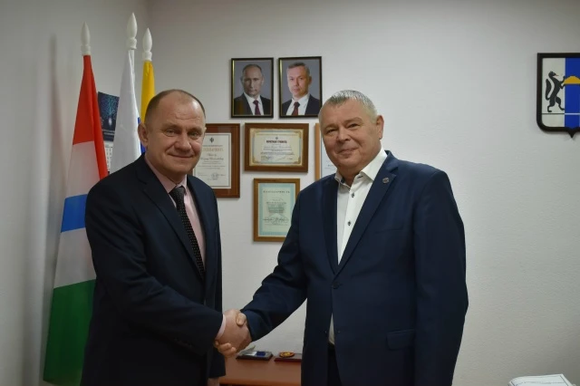 Глава Краснозерского района Богдан Вячеславович Луцкий провел рабочую встречу с Главой Карасукского муниципального округа Вячеславом Михайловичем Кулаковым