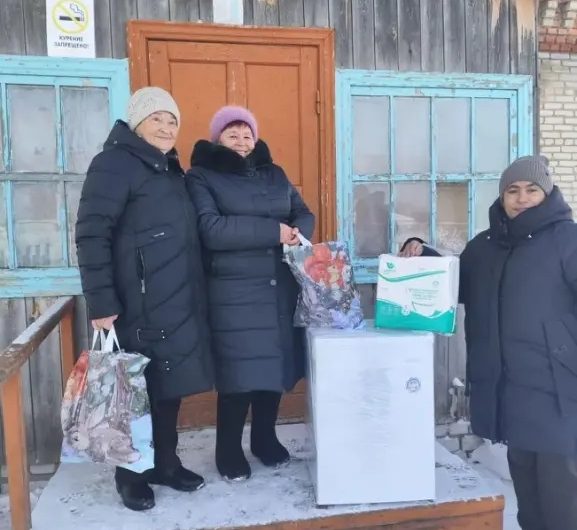 Новенький холодильник для Нины Ивановны доставлен по месту жительства, в Петропавловский Дом Милосердия