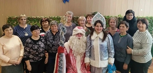 Дед Мороз в Краснозерского Дома детского творчества побывал в гостях у волонтёров