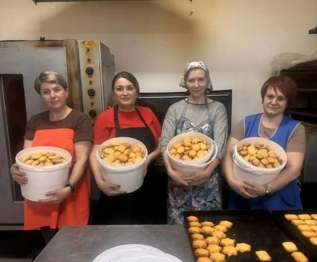 Команда предпринимателей «Траектория» напекла для бойцов СВО печенья