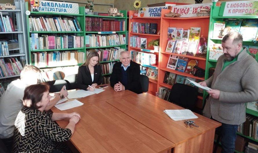 Депутаты Краснозерского районного Совета депутатов А. Ф. Богородский, Л. В. Медяник и А. А. Зубарева с рабочей поездкой побывали в Полойском муниципальном образовании