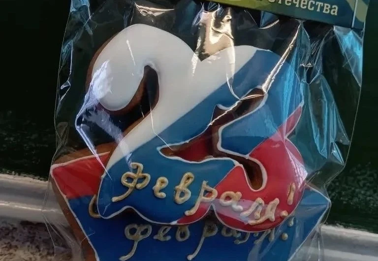 Ученики Краснозерского лицея №2 украсили пряники для бойцов СВО