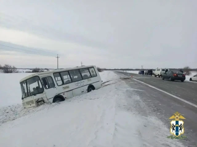 В Краснозерском районе Новосибирской области 5 марта произошло ДТП с участием пассажирского автобуса