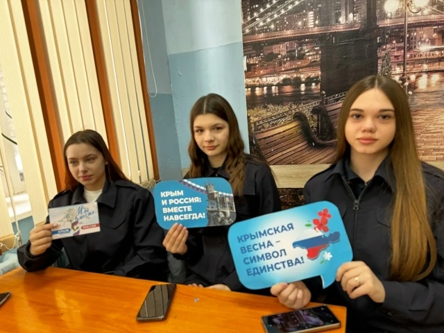 В честь важного исторического события — воссоединение Крыма и Севастополя с Россией, Краснозерская библиотека 18 марта провела патриотическую акцию «Мой Крым, моя Россия»