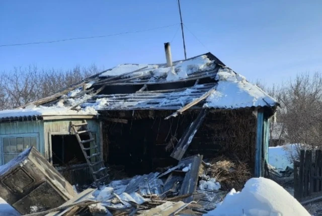 В селе Веселовское при пожаре в доме погиб мужчина