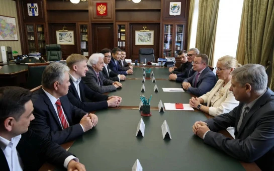 Первый замгубернатора Юрий Петухов встретился с участниками международного фестиваля «Струны Сибири»