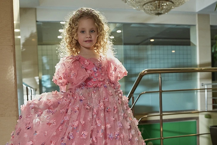 Жительница Новосибирска Вероника Волчанская признана самой красивой девочкой РФ