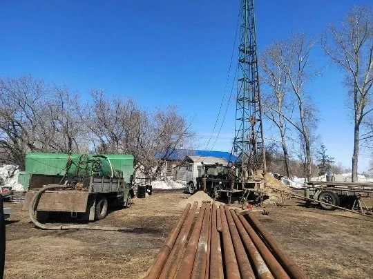В селе Половинное началось строительство водозаборной скважины с модульной установкой водоподготовки