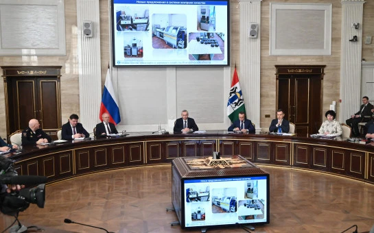 Губернатор Андрей Травников потребовал ужесточить контроль качества дорожных работ и неукоснительно соблюдать требования к подрядчикам