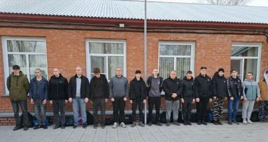 Краснозерцев проводили на срочную службу в армию.