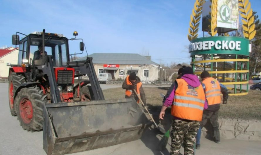 В р.п.Краснозерское приступили к весенней уборке улиц.
