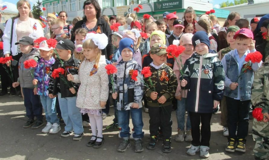 На центральной площади р. п. Краснозерское прошел митинг для детей «Без права на забвение».