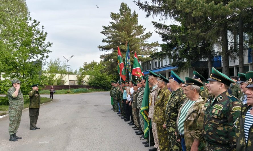 На центральной площади р. п. Краснозерское состоялось праздничное мероприятие, посвященное Дню пограничника.