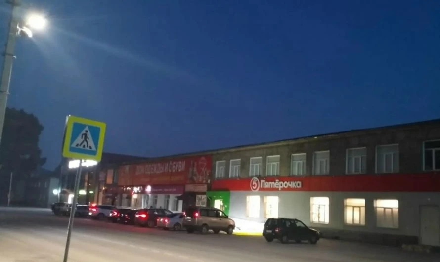 В райцентре на улице Октябрьская установили гобо-проектор для освещения пешеходного перехода.