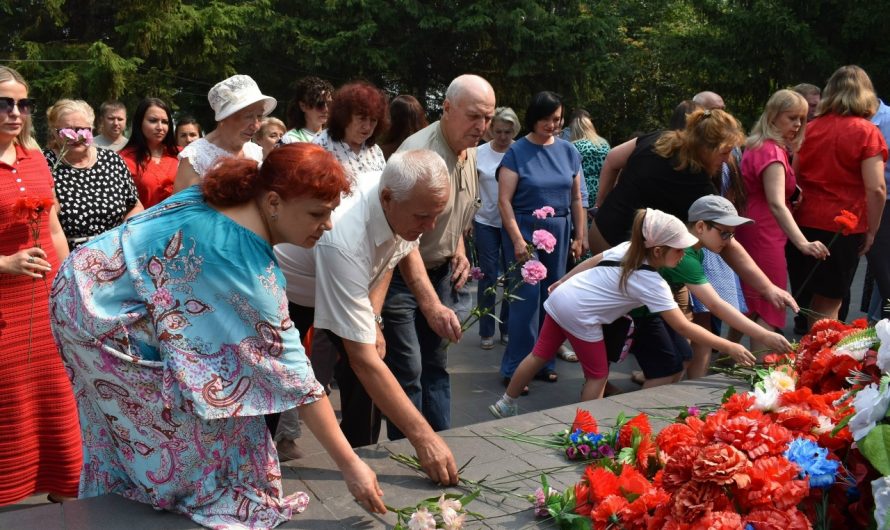 В День памяти и скорби в Краснозерском районе прошли торжественные митинги.