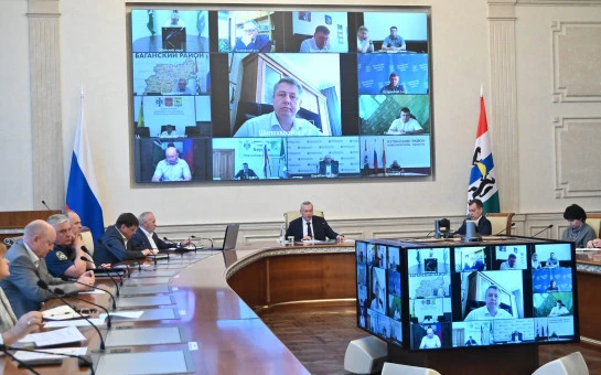 Андрей Травников поручил организовать заправку большегрузного транспорта на отдельных АЗС для минимизации очередей