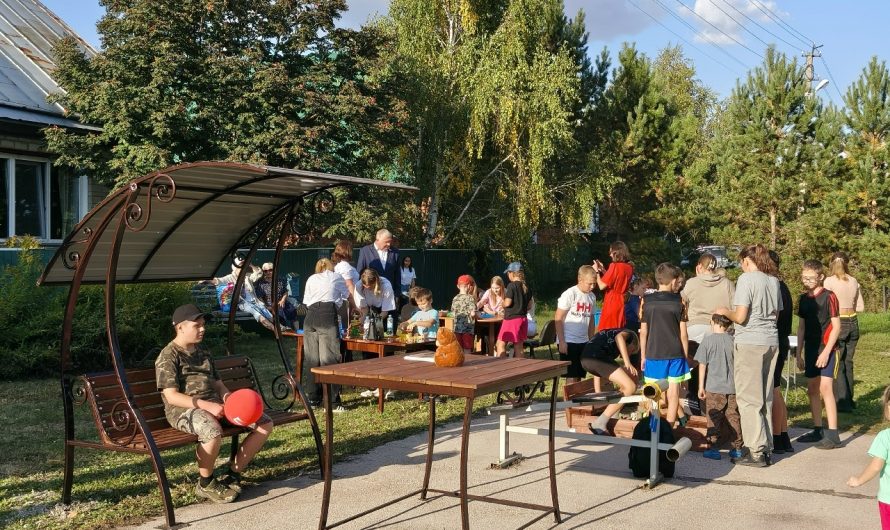 В райцентре на улице Солнечная открыли детскую мини‑площадку «Лучик детства».